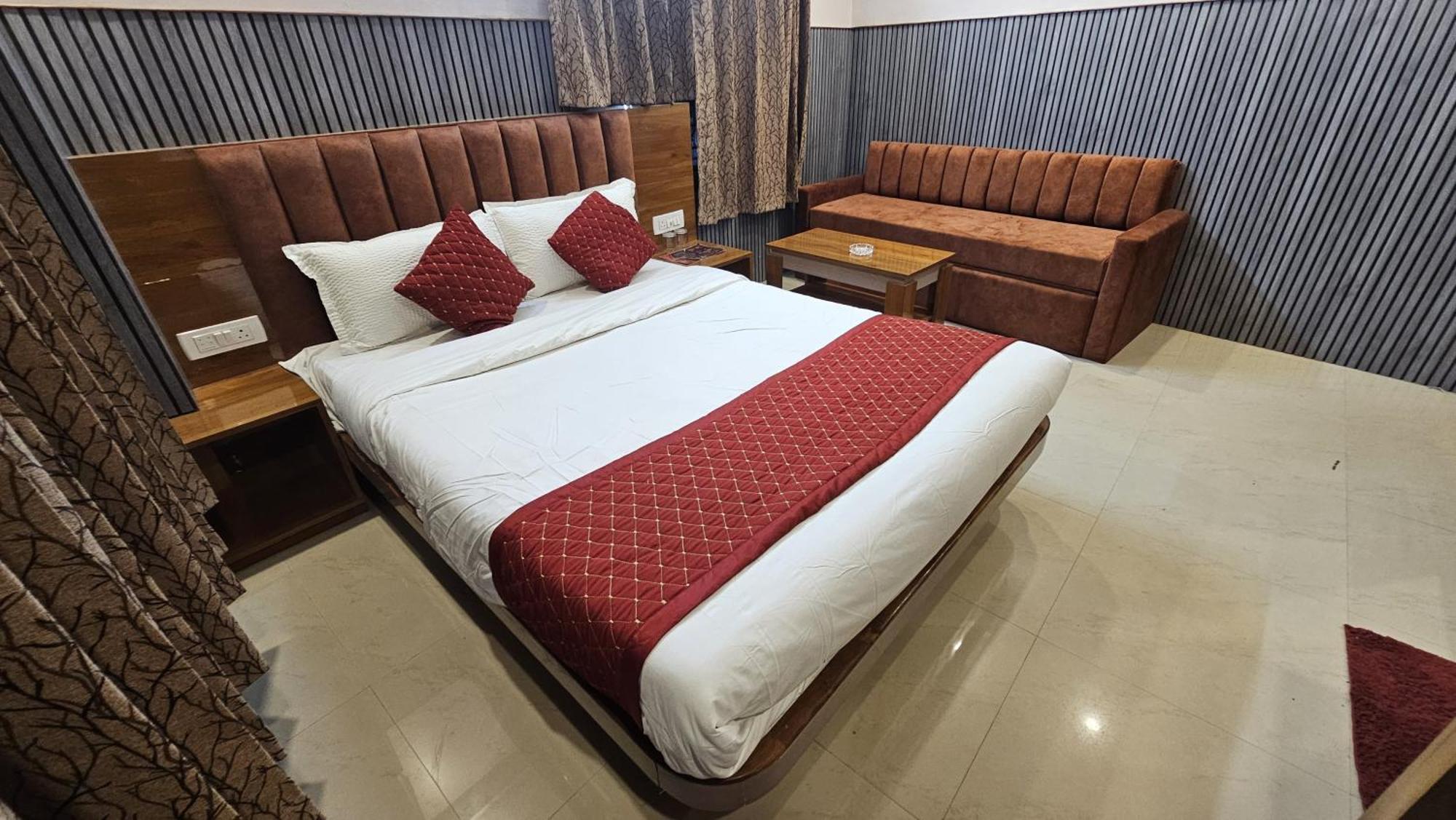 Tirupati Lodge Njp Sziliguri Kültér fotó